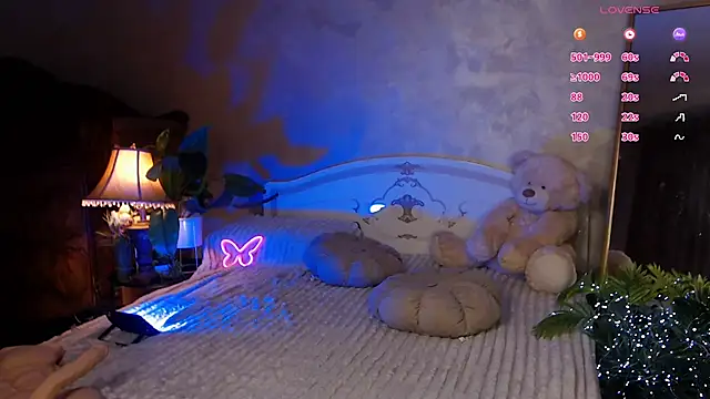 Snapshot of JulieHeets chatting on January 3, 2025, 10:41 am JulieHeets online show from January 3, 2025, 10:41 am