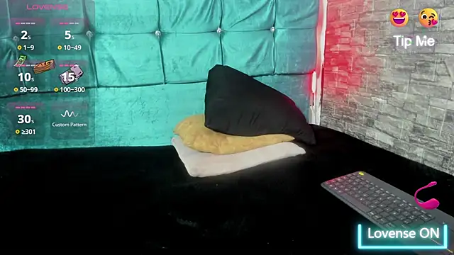 Cloee66 online show from November 29, 2025, 1:36 pm