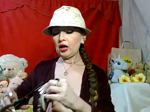 hottieperla online show from February 23, 2026, 7:33 pm