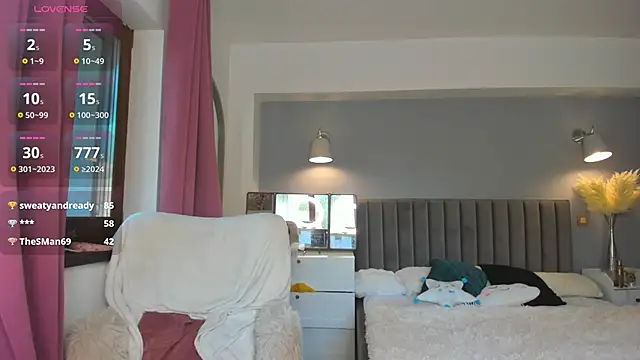 Awesome Jolie online show from October 5, 2025, 6:45 am