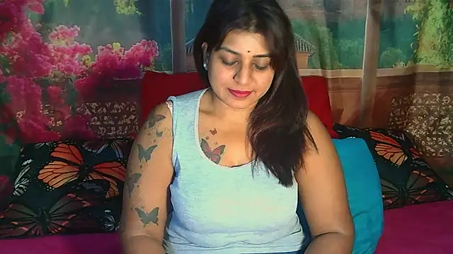 RoyalIndianCreamPuff online show from June 13, 2026, 7:01 pm