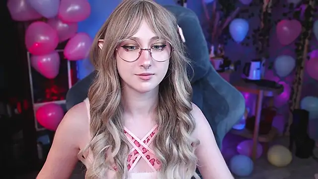 Snapshot of Rory_Pink chatting on February 15, 2025, 3:06 pm Rory Pink online show from February 15, 2025, 3:06 pm