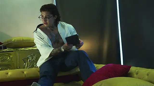 dantecoppolaa  online show from October 5, 2025, 8:07 pm