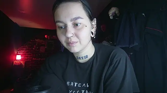 Snapshot of MoorderxDoll chatting on December 6, 2024, 12:56 am MoorderxDoll online show from December 6, 2024, 12:56 am