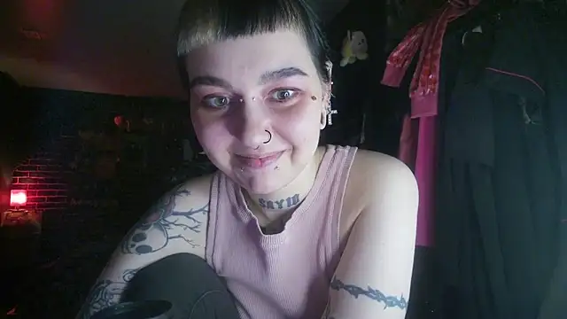 Snapshot of MoorderxDoll chatting on January 12, 2025, 6:38 pm MoorderxDoll online show from January 12, 2025, 6:38 pm