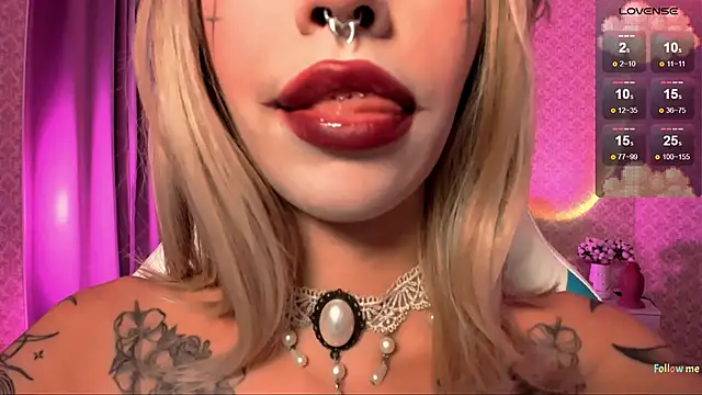 LeylaNoiry online show from October 12, 2025, 2:38 pm