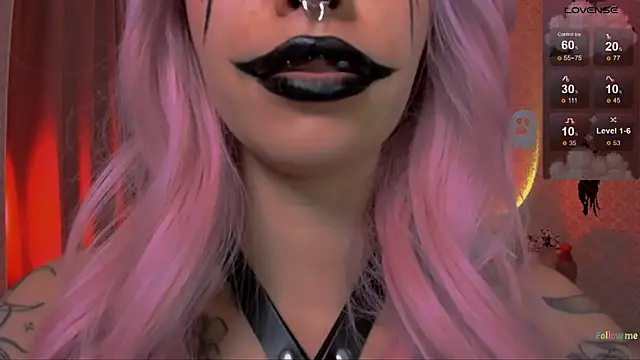 LeylaNoiry online show from October 25, 2025, 1:51 pm