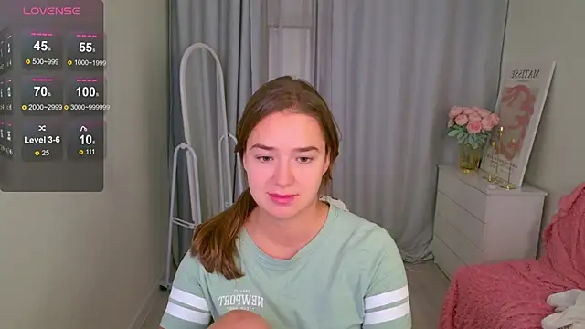 LovelyJessie online show from November 10, 2025, 1:43 pm