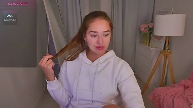 Snapshot of LovelyJessie chatting on April 20, 2026, 1:47 pm LovelyJessie online show from April 20, 2026, 1:47 pm