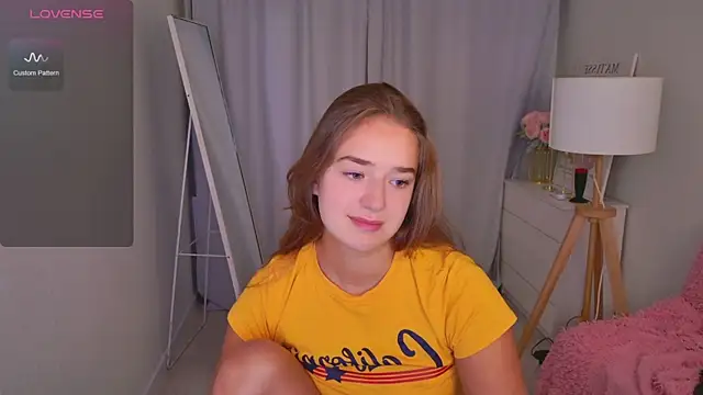 Snapshot of LovelyJessie chatting on April 25, 2026, 1:52 pm LovelyJessie online show from April 25, 2026, 1:52 pm
