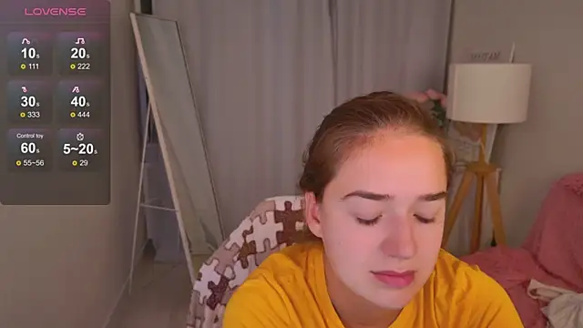 Snapshot of LovelyJessie chatting on May 5, 2026, 1:52 pm LovelyJessie online show from May 5, 2026, 1:52 pm