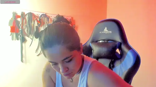 scarlet-kennedy98 online show from August 7, 2026, 9:28 pm