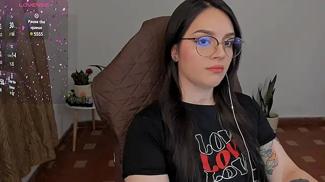 anaveleeez online show from December 19, 2024, 2:34 am