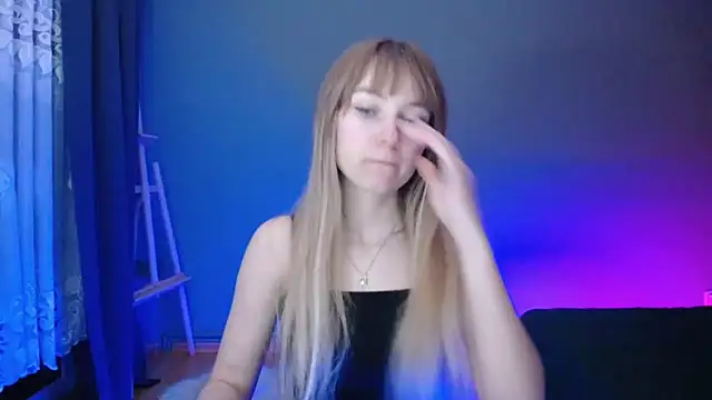 LuciaYoung online show from March 17, 2025, 7:15 pm