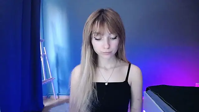 LuciaYoung online show from March 18, 2025, 4:26 pm