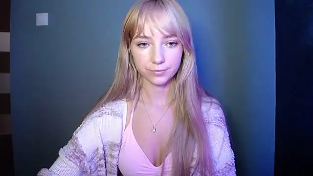 LuciaYoung online show from September 30, 2025, 6:40 am