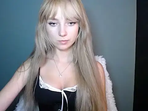 LuciaYoung online show from October 29, 2025, 7:26 pm