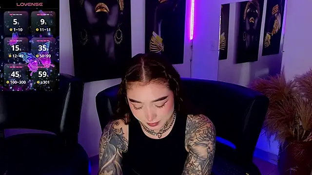  brenna hanson online show from November 22, 2025, 7:02 pm