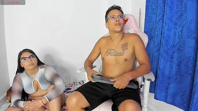 Snapshot of Latinos_couples chatting on March 9, 2026, 3:54 am Latinos couples online show from March 9, 2026, 3:54 am