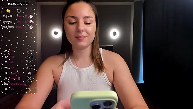 ThreeshaWhite online show from December 19, 2024, 6:01 am