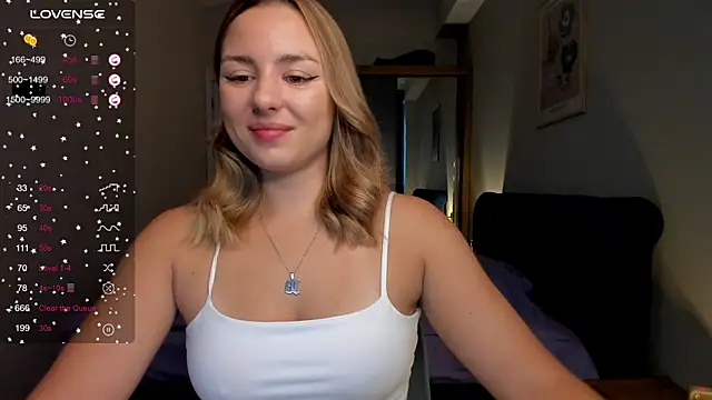 ThreeshaWhite online show from September 22, 2025, 4:03 am