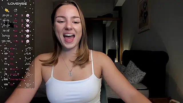 ThreeshaWhite online show from October 15, 2025, 4:29 pm