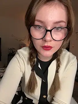 Snapshot of MaribelRiver chatting on January 3, 2025, 5:42 pm MaribelRiver online show from January 3, 2025, 5:42 pm