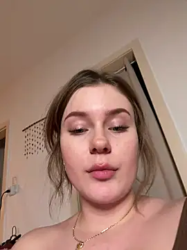 Snapshot of MaribelRiver chatting on February 9, 2025, 1:11 am MaribelRiver online show from February 9, 2025, 1:11 am