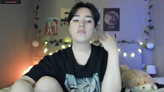 Snapshot of Anisawithlove chatting on December 5, 2024, 5:17 pm Anisawithlove online show from December 5, 2024, 5:17 pm