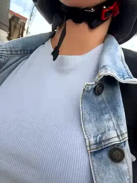 LIAH IZUMI online show from January 15, 2026, 12:43 pm