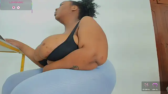 Breisy bigboobs online show from November 15, 2025, 7:21 pm