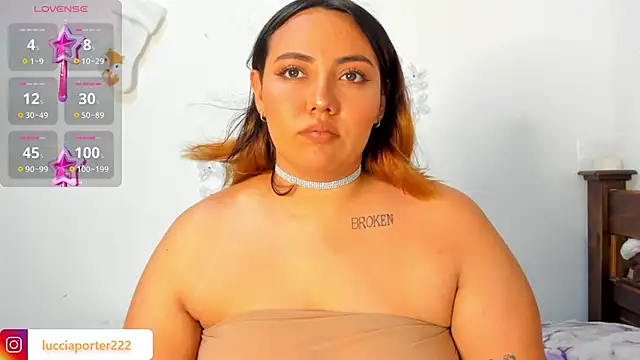 Snapshot of LucciaPorter chatting on December 17, 2024, 12:23 am LucciaPorter online show from December 17, 2024, 12:23 am