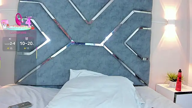 Snapshot of LucciaPorter chatting on October 10, 2025, 10:42 pm LucciaPorter online show from October 10, 2025, 10:42 pm