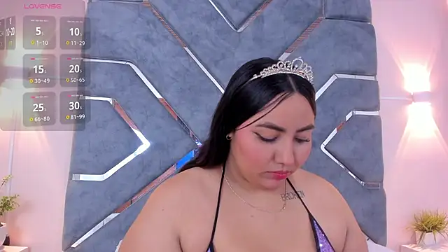 Snapshot of LucciaPorter chatting on October 24, 2025, 9:33 pm LucciaPorter online show from October 24, 2025, 9:33 pm