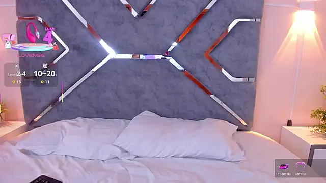 Snapshot of LucciaPorter chatting on November 3, 2025, 8:32 pm LucciaPorter online show from November 3, 2025, 8:32 pm