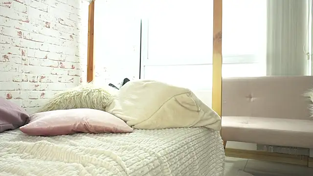 Sofhia cruz online show from April 6, 2026, 8:43 pm