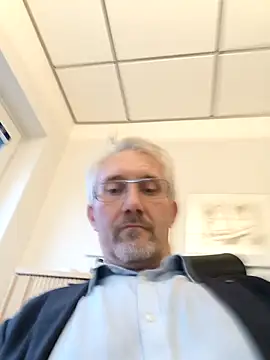 tom-swede online show from October 27, 2025, 3:16 pm