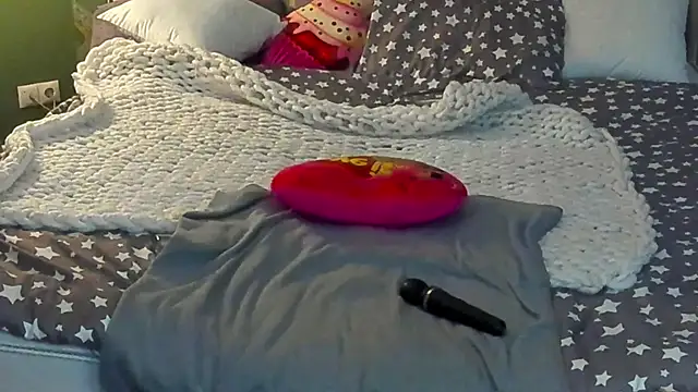 Snapshot of RosieMoons chatting on February 4, 2025, 5:10 am RosieMoons online show from February 4, 2025, 5:10 am