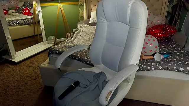 Snapshot of RosieMoons chatting on February 16, 2025, 1:58 am RosieMoons online show from February 16, 2025, 1:58 am