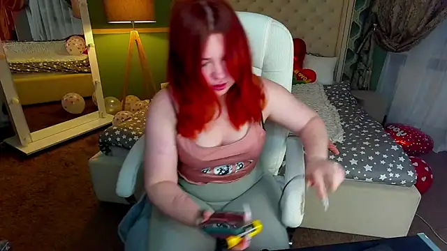 Snapshot of RosieMoons chatting on February 18, 2025, 2:05 am RosieMoons online show from February 18, 2025, 2:05 am