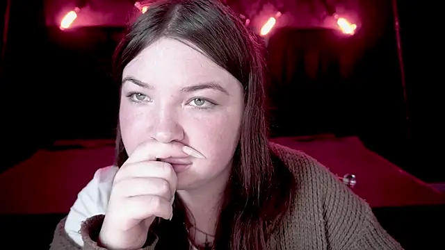 Snapshot of RosieMoons chatting on October 9, 2025, 7:34 pm RosieMoons online show from October 9, 2025, 7:34 pm