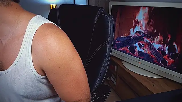 officeman7 online show from January 4, 2025, 8:27 pm