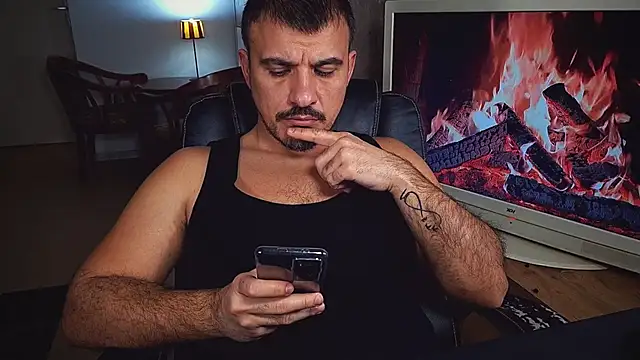 officeman7 online show from January 24, 2025, 5:11 pm