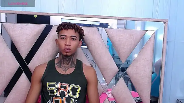 sexy blacks  online show from January 28, 2025, 11:17 am