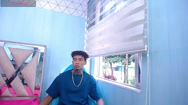 sexy blacks  online show from September 13, 2025, 12:05 pm