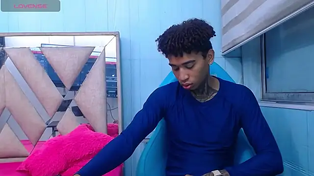 sexy blacks  online show from September 19, 2025, 11:22 am