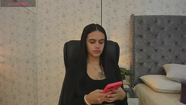 ChloeHarper  online show from May 28, 2026, 11:40 am