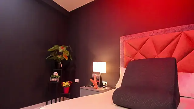 mia milff online show from October 10, 2025, 6:18 pm