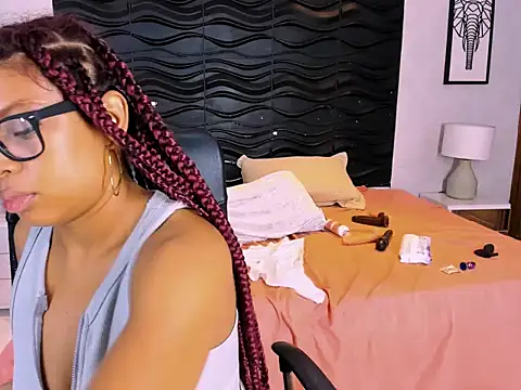 Snapshot of Naomi_Tylers chatting on October 26, 2025, 2:17 am Naomi Tylers online show from October 26, 2025, 2:17 am