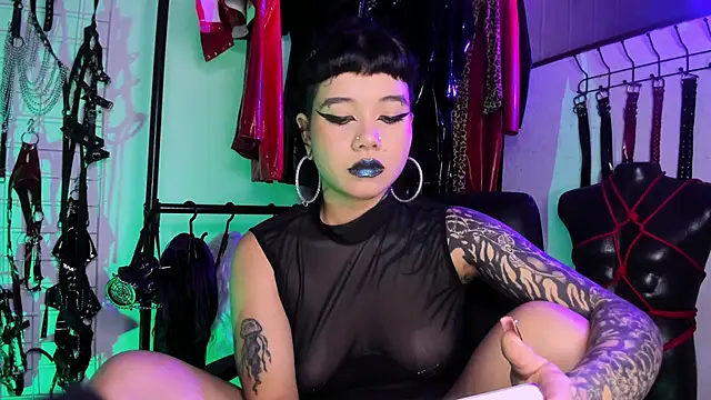 irregular fetish  online show from September 20, 2025, 5:08 am